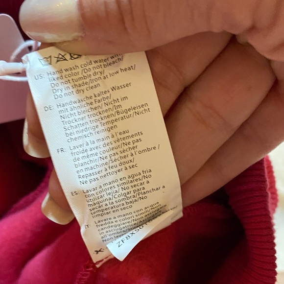 NWT Attraco Women's Berry Travel Pullover Hoodie with built in eye mask - Picture 8 of 10